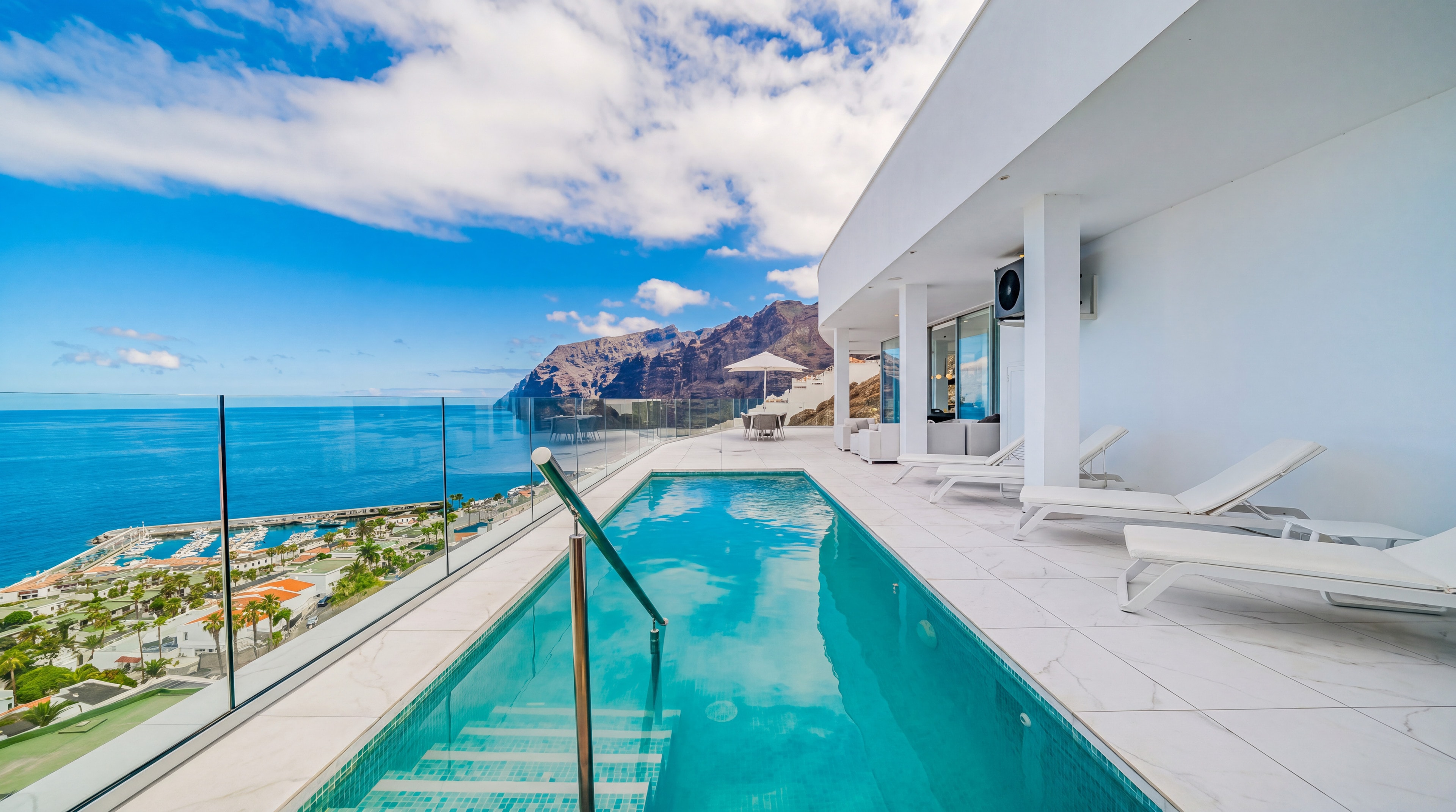 Crystal I, Los Gigantes