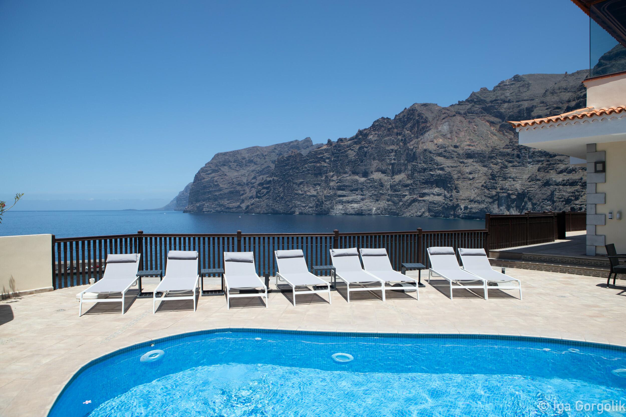 Villa sobre el acantilado, Los Gigantes — 7/12